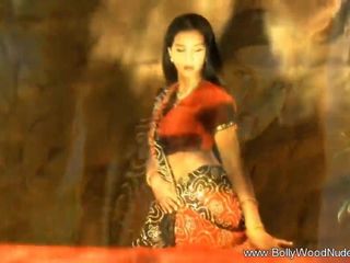 エキゾチックなインドの官能的なダンスの儀式