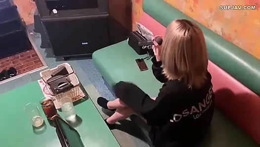 Sıska kız karaoke sikişi