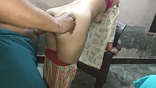 Dokter atau pasien romantis dan gaya doggy lagi asik ngentot