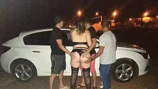 Хорошая жена занимается публичным сексом в Бразилии