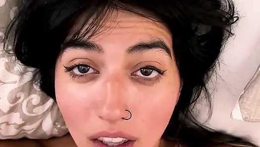 Übergehängte pakistanische schlampe bekommt eine riesige gesichtsbesamung