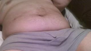 Homem gordo se masturbando para garota da cam