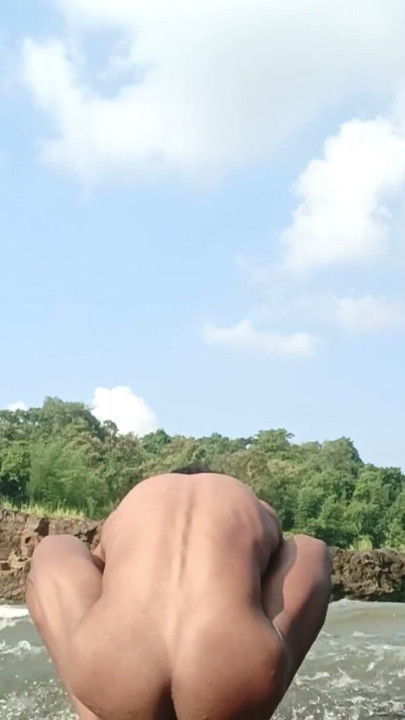 Desi hunk jordiweek arată pula mare în aer liber, distracție afară | Clip 1
