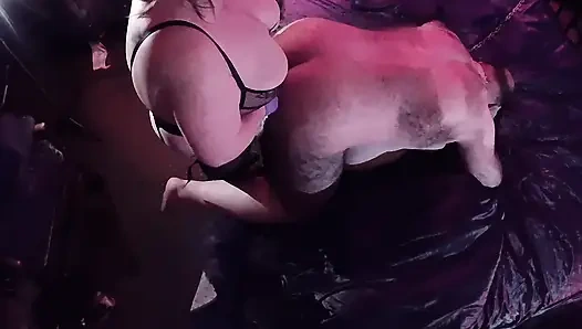 Bagian 3:- domina ngasih hadiah pemujaan sama booboo