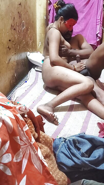 Bengálská Bhabhi Desi Chodai sexy video.