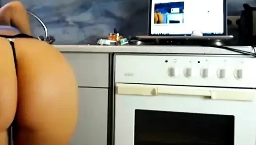 Godaan g-string yang menggoda: tonton video sexydea si cewek yang memikat