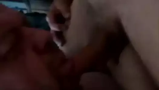 yırtık yaşlı bir erkek kısa pazar oral seks