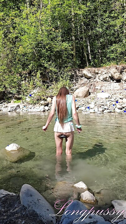 Longpussy。Cascade Range阴户仙子在她的自然栖息地。