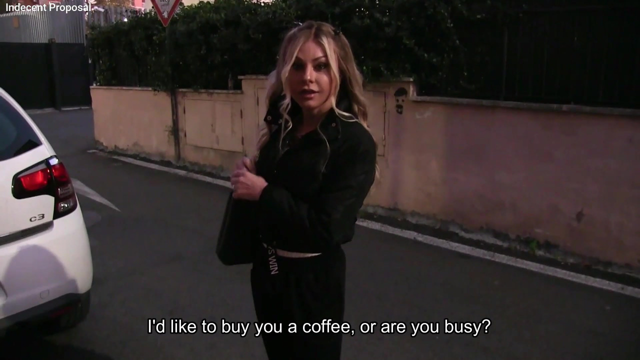 非常性感的意大利熟女神圣地吮吸鸡巴