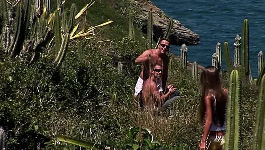 Kızın güzel ıslak amcıkları majestic sert şeyler için geniş bir şekilde titreşiyor