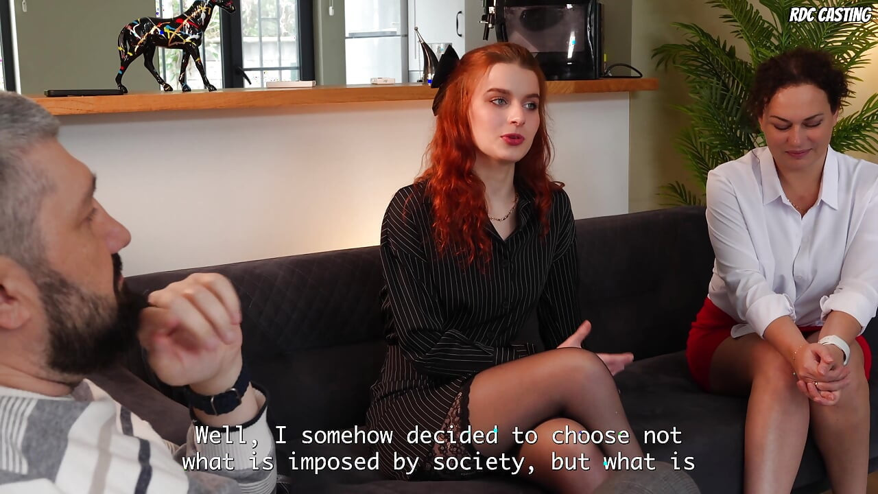 Wawancara nyata pertama dengan Janet Sharon yang baru. Gadis itu ternyata adalah pelacur hardcore sejati!