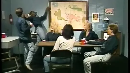 Жопы в огне (1993) фильм целиком