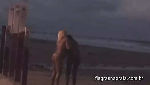 Karım plajda başka bir kadınla ilk kez