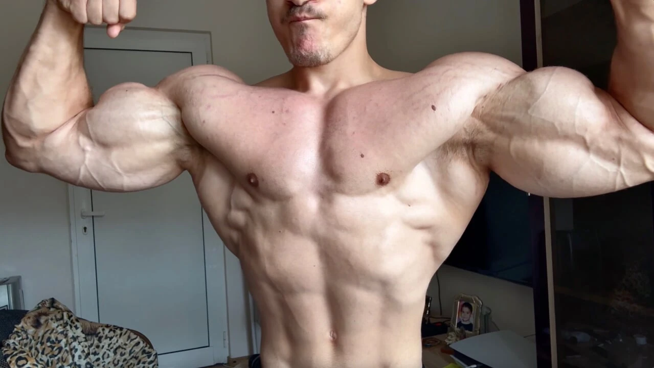 19 year old Muscle God Worship