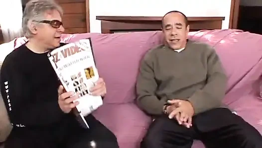 Deri ayakla muamele ve yarak emiyor azgın bebek