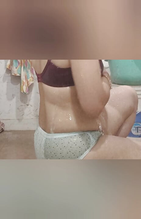 Priya Bhabi Sexy Painty Show