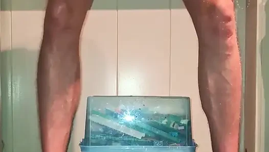 Ateşli eşcinsel twink tek başına sert büyük yarak yapay penisle sidik orgazmı
