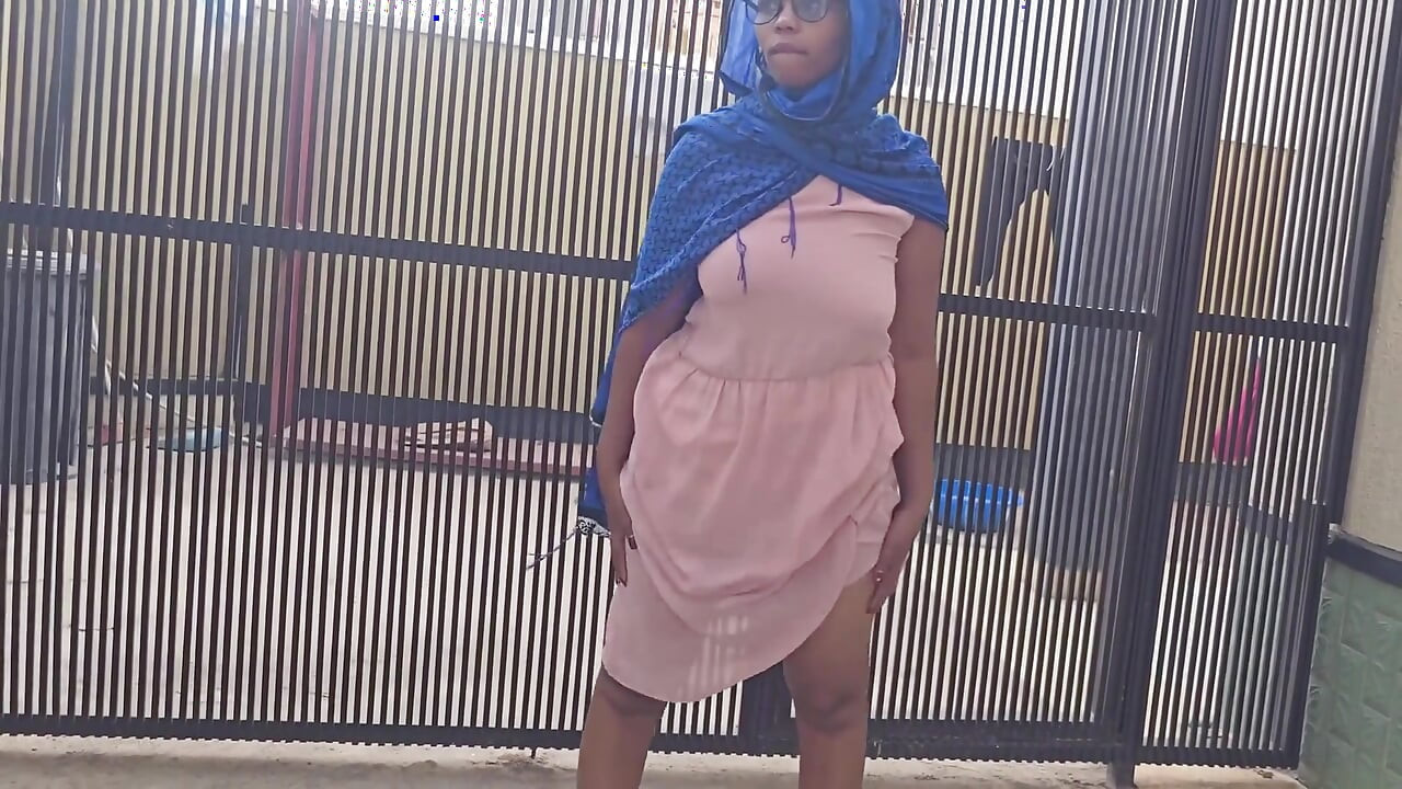 La Mère Arabe Squirte Dehors