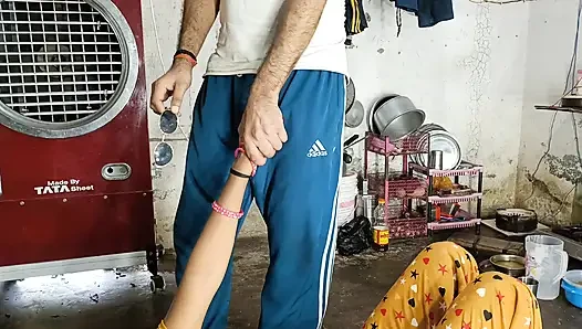 Ateşli seksi üvey kız kardeşin üvey erkek kardeşinin arazisinden üvey kız kardeşinin evde yalnızken eğlenceli seksi Hintçe ses