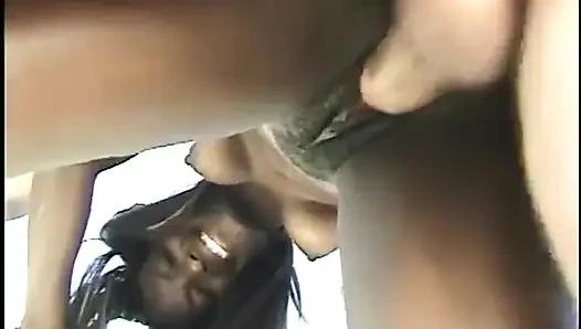 Две сумасшедшие телочки обожают делиться белым членом в лодке