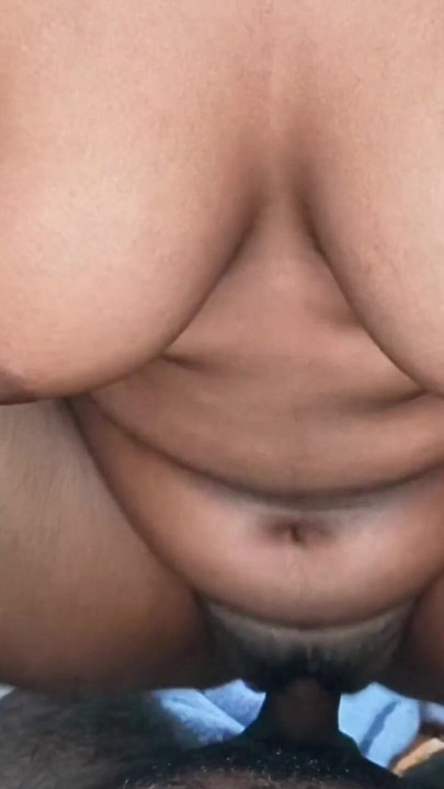 Meine freundin lutscht meinen großen schwanz und dann ficke ich meine frau hart und sie nacht teil 2 | Clip 1