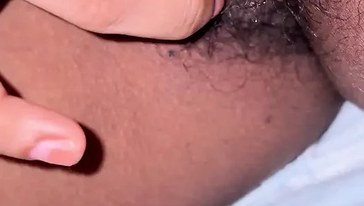 Abang tiri lagi asik masturbasi memek sempit adik tirinya yang lagi sange berat