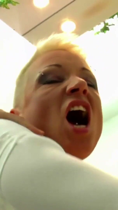 Mandy Mystey erst den Kollegen, dann den Chef gefickt | Clip 1