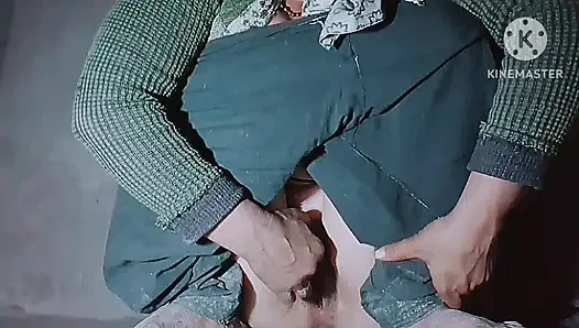 Lavenya gadis Delhi terlihat memamerkan payudaranya.  Dia menikmati tingkat kenikmatan yang berbeda dengan menggosok pantatnya di atasnya.  Pacar Sona mengatakan kepadanya bahwa temannya