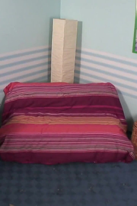 Kimber Kira knullas och dränkt i sperma i soffan!