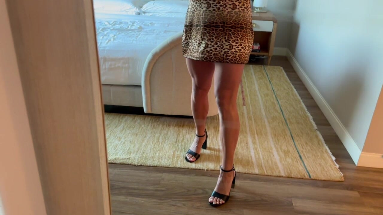 Provocando você com meu mini vestido