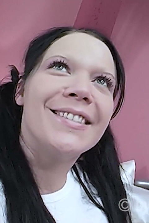 Koyu Saçlı MILF Sarah aşırı Seks