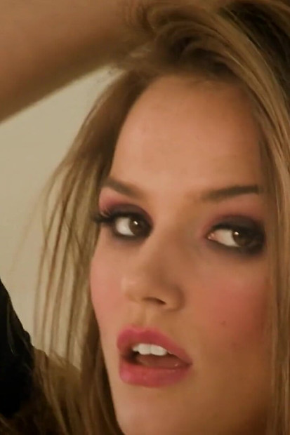 Blonde Girl Gets Her Vagina Squirted at the Pool