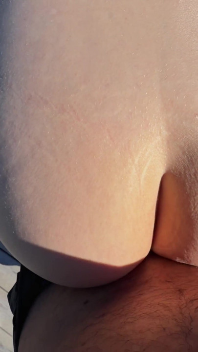 PAWG gets dirty at the lake viewing point - she doesn't give a fuck about getting caught! | Clip 1