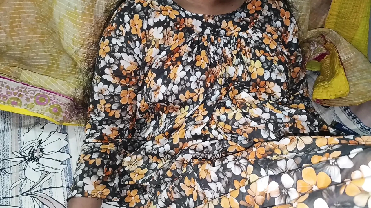 第1部分印度继母被大鸡巴大黑屌干，深喉家伙利用老搭讪计划渗透孟加拉女孩