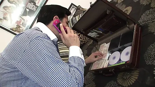 Penipu dientot pantatnya