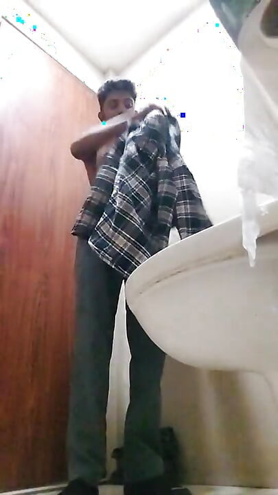 HeadmasterDumbFag Shithin  Pissing om floor  and Cleaniing