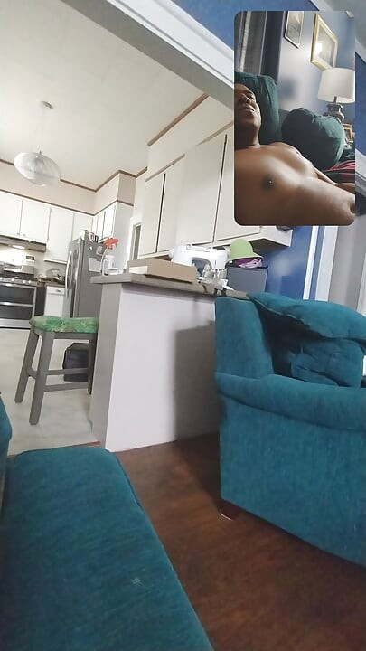 我仍然幸福地与一个社区荡妇结婚，并且和她是朋友