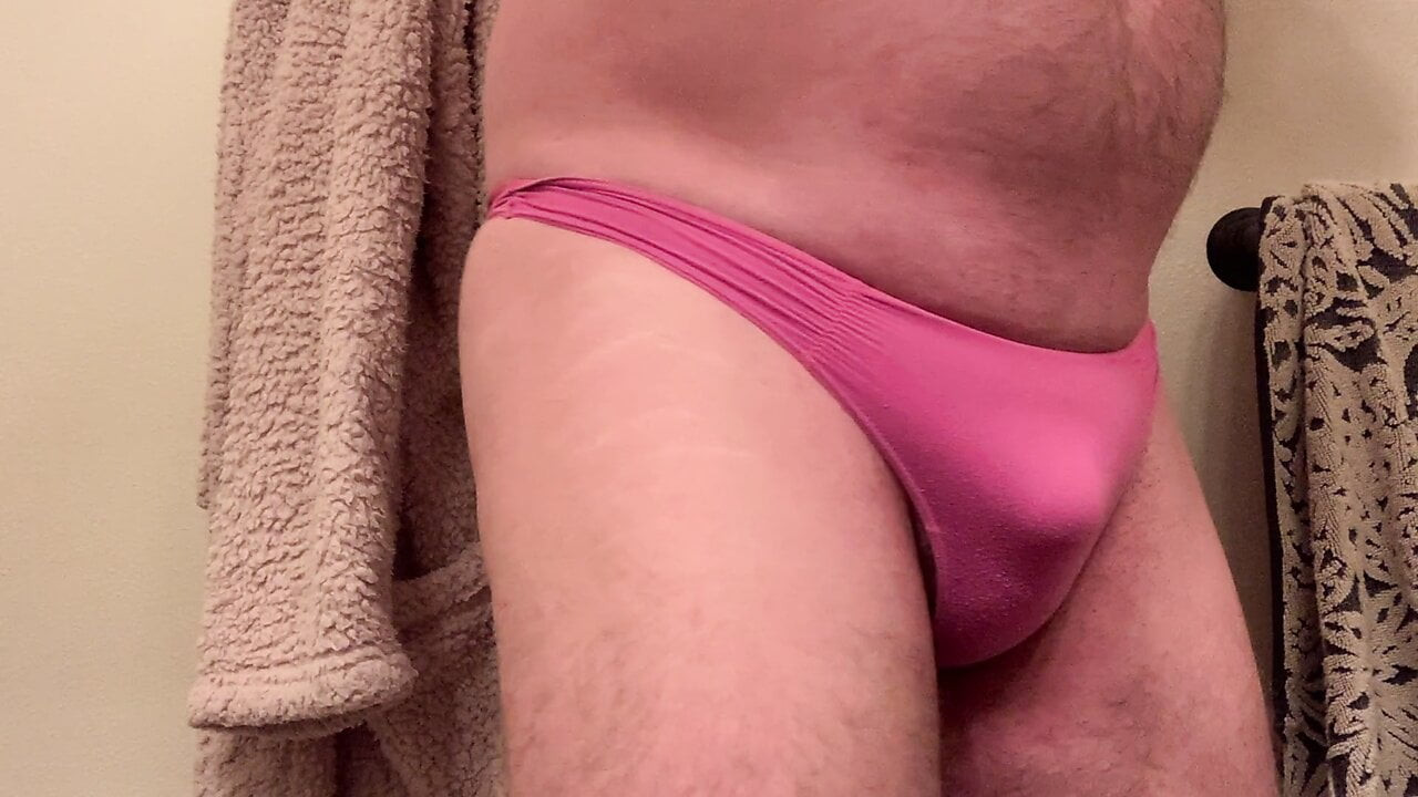 Cumshot in stepdaughter’s pink thong