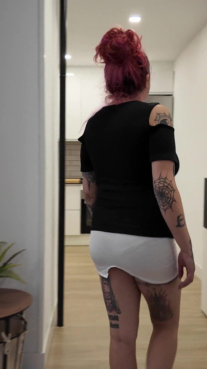 4K Pee Desperation Girl Finish with a Glass Pussy Pee Play