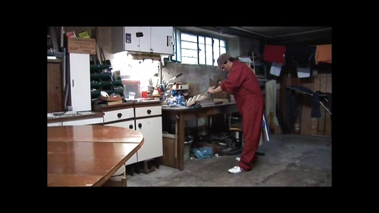 크고 거대한 자지를 사랑하는 음란하고 핫한 새엄마