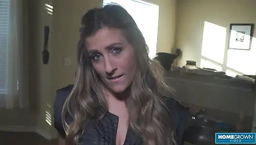 Güzel Rachel Rayye muhtaç emmek ve sikişmek için komşusunu ziyaret ediyor