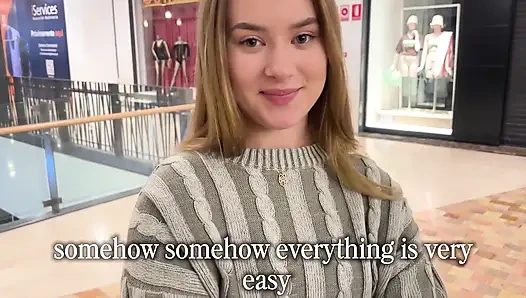 Das Erste Treffen Im Kino Führte Zum Sex Mit Einer Blondine Mit Dickem Arsch Und Ejakulation Drinnen.