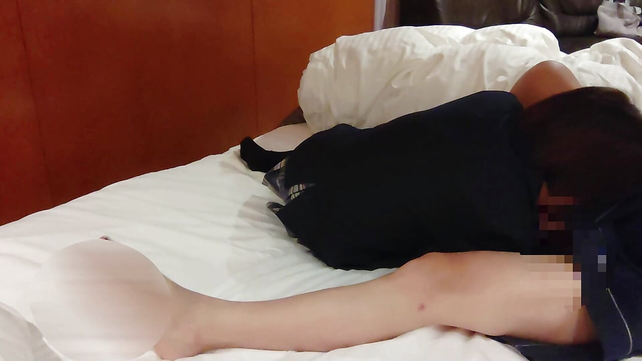 Üniformalı cosplay, mini etekli üniformalı bir kızla flörtöz seks, dölleme, oral seks, oral seks