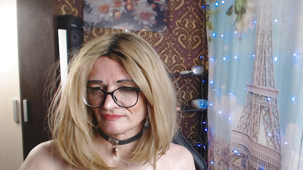 Record of a Private Display. Iris Was Bought in Privat. Dancing and Undresses. Fully Exposed