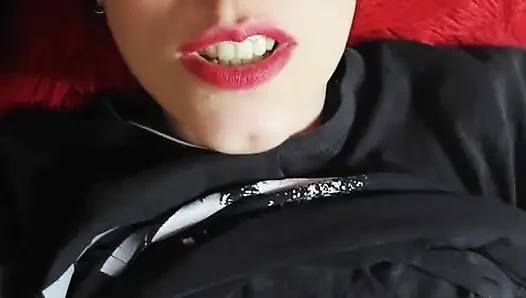 Shyyfxx kızıl saçlı erkek delisi Noel yemeğinden önce kayınbiradesiyle mastürbasyon yapıyor