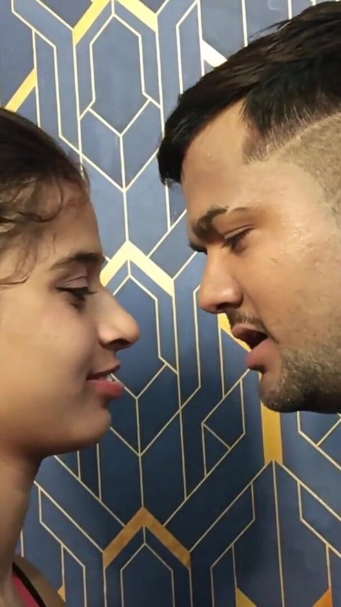 step sister or step brther ne kiye akele me maje | Clip 1