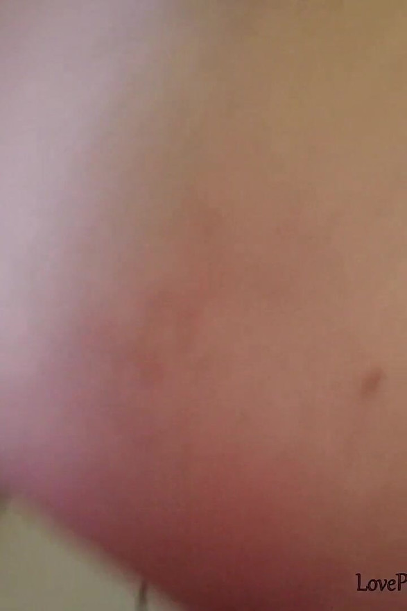 Sexig brunett Få flatmate hard rock kuk upp i rumpan, POV Anal!