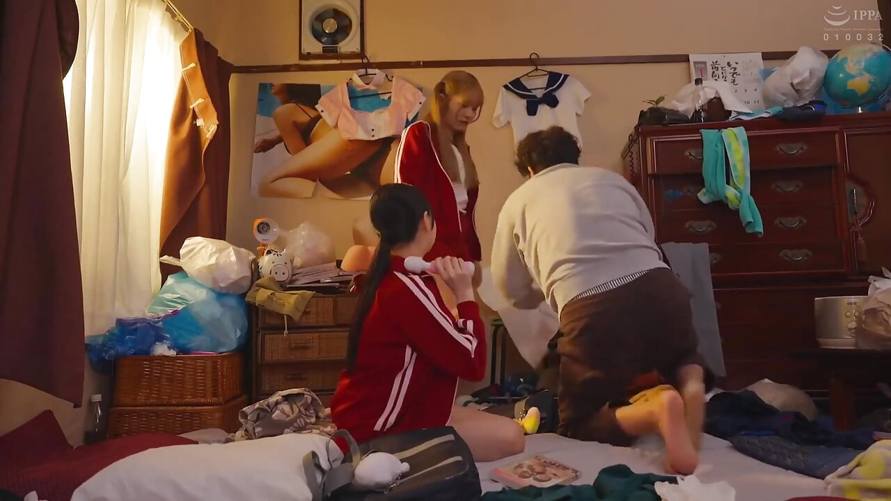This Room Makes My Crotch Tingle Neighbor Girl and Her Friends...ng Dirty Room, Chain Creampies One After Another! Chapter.2