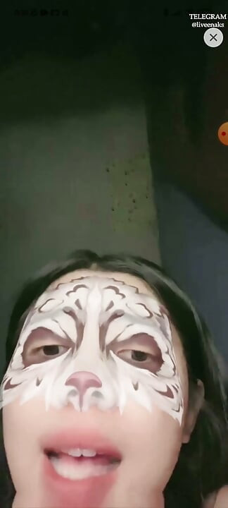 Chica Indo Masturbándose en Big