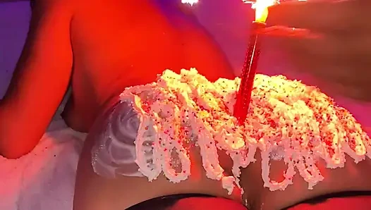 Pantatku adalah kue ulang tahunnya